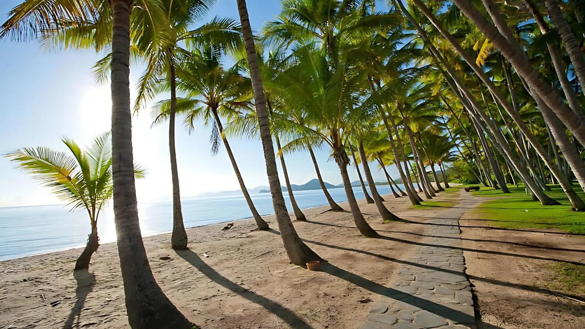'Zami' Penthouse Resort-Style Living At Temple Palm Cove 0*,  Australia